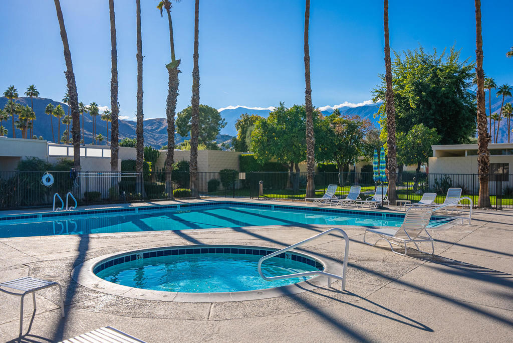 334 Desert Lakes Drive