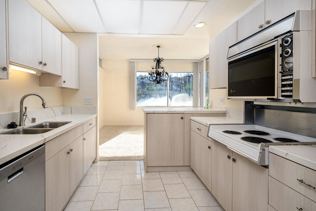 334 Desert Lakes Drive