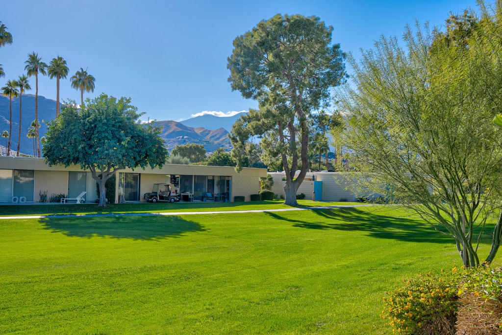 334 Desert Lakes Drive