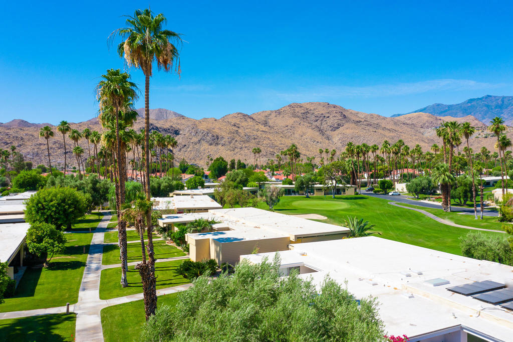 306 Desert Lakes Drive