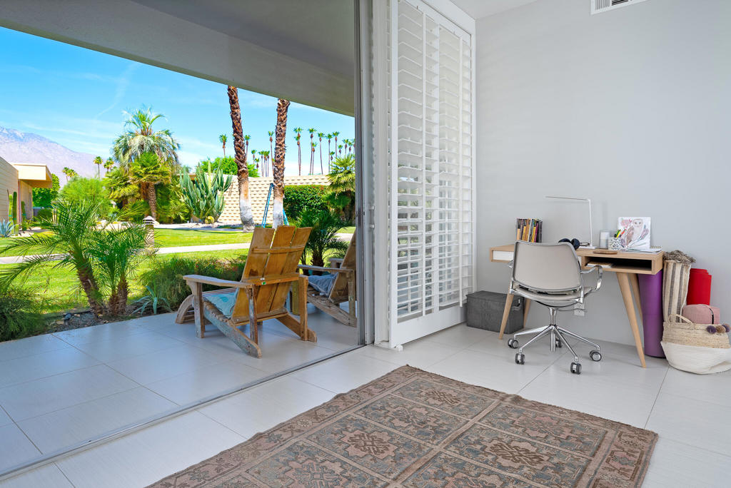 306 Desert Lakes Drive