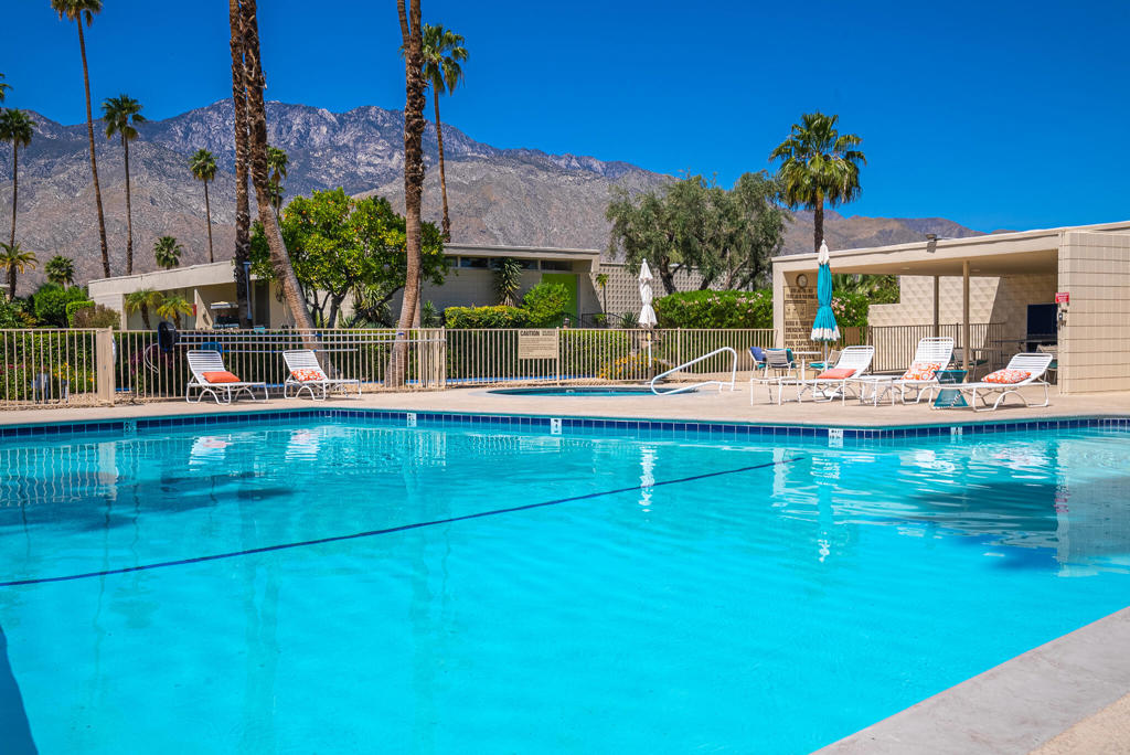 306 Desert Lakes Drive