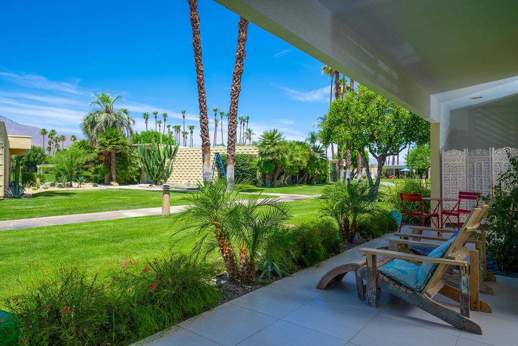 306 Desert Lakes Drive