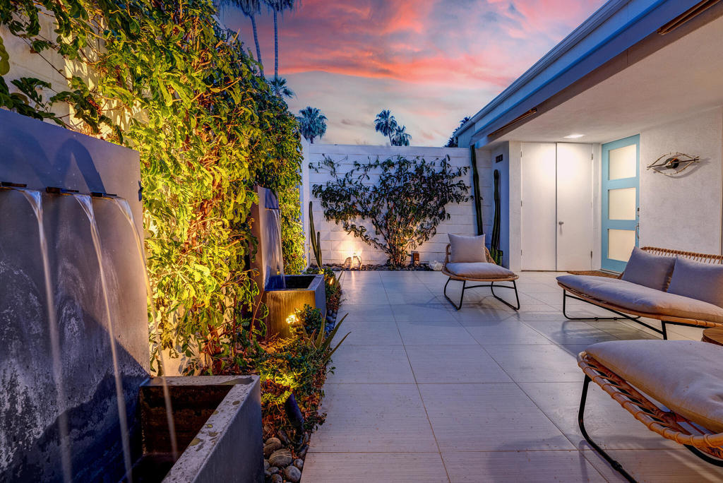 306 Desert Lakes Drive