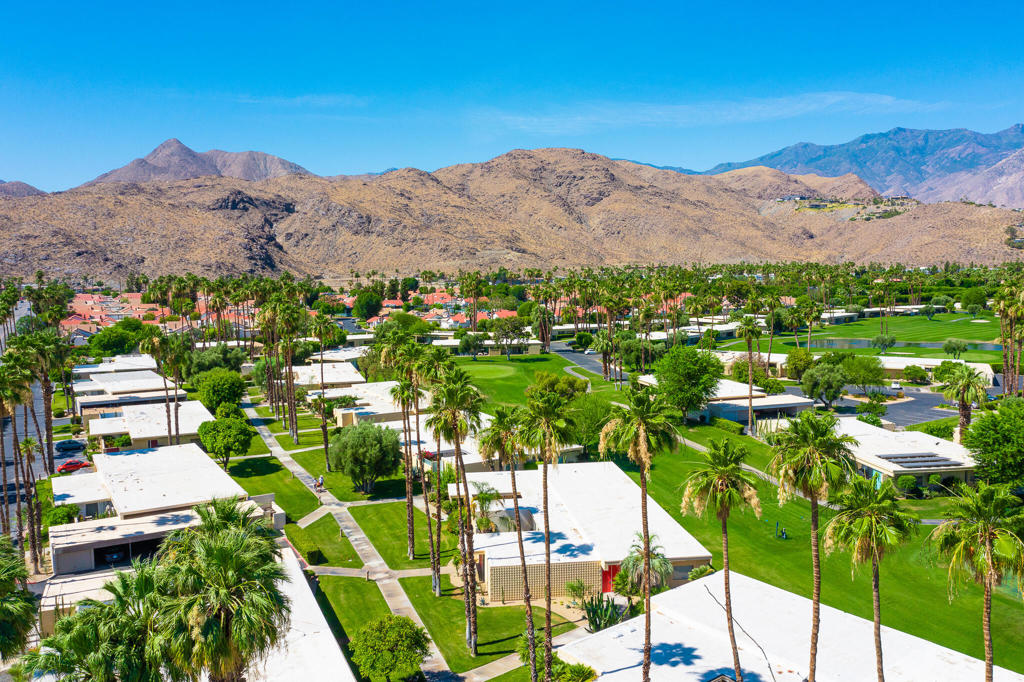 306 Desert Lakes Drive