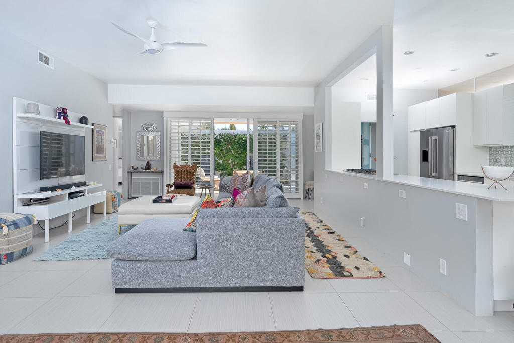 306 Desert Lakes Drive