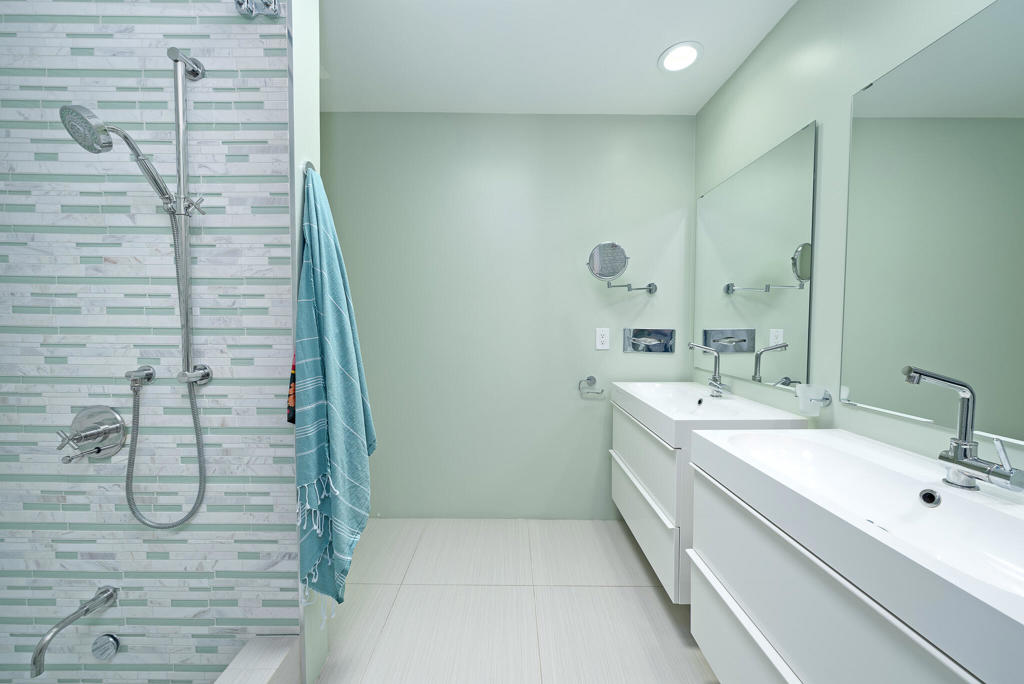 306 Desert Lakes Drive