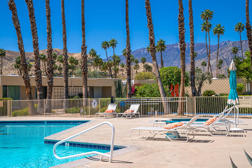 306 Desert Lakes Drive