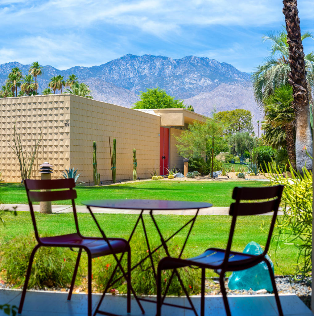 306 Desert Lakes Drive