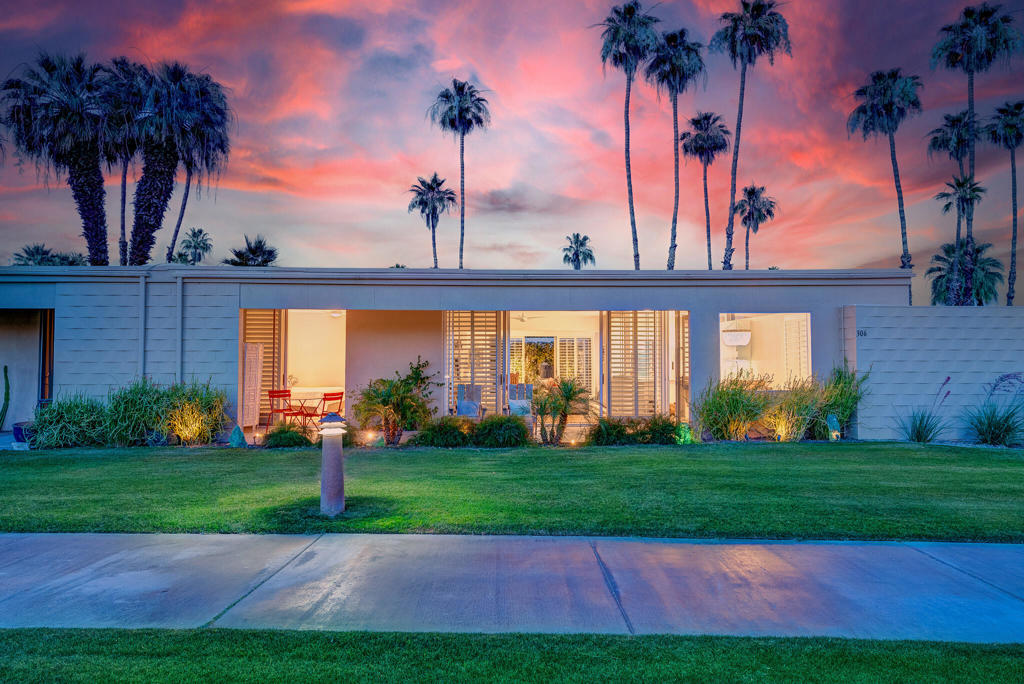 306 Desert Lakes Drive