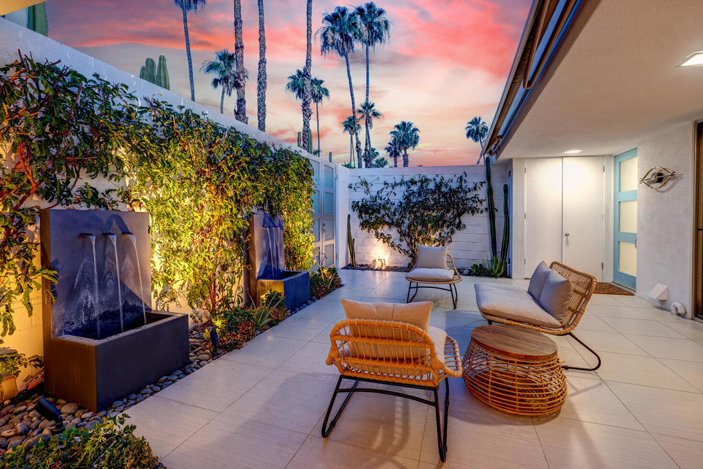 306 Desert Lakes Drive