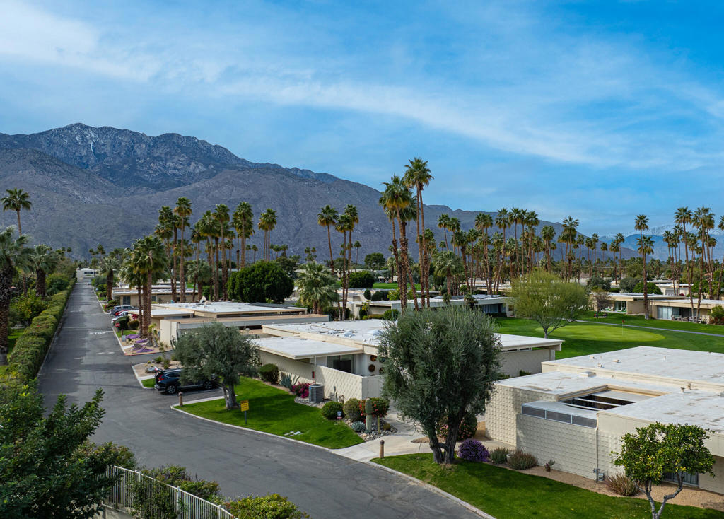 365 Desert Lakes Drive