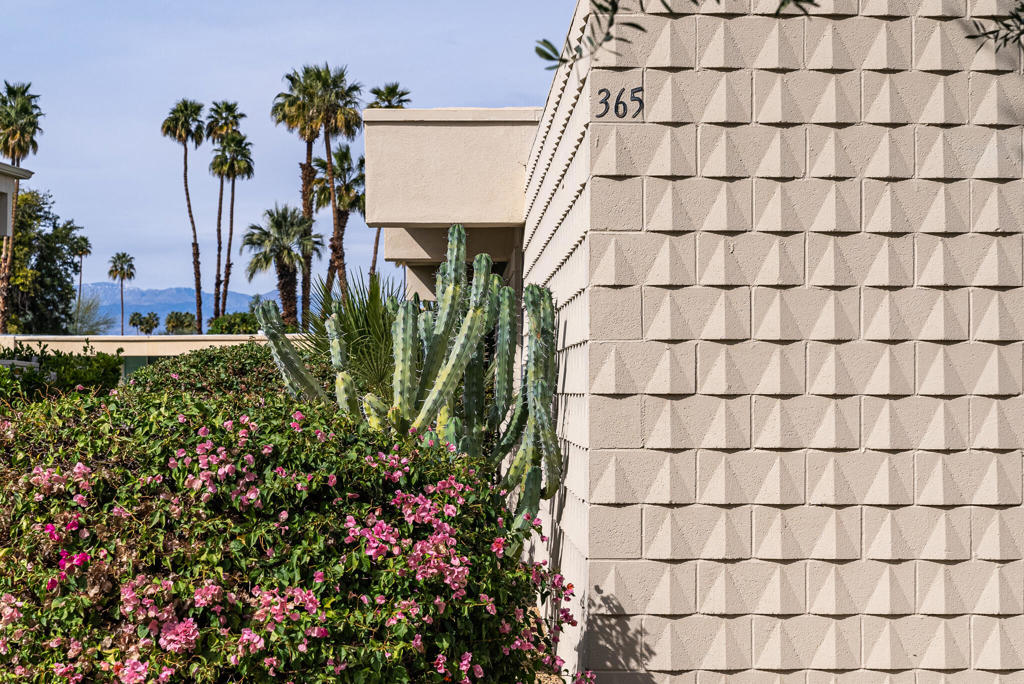 365 Desert Lakes Drive