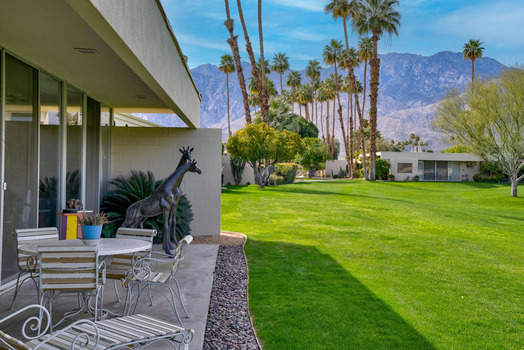 365 Desert Lakes Drive