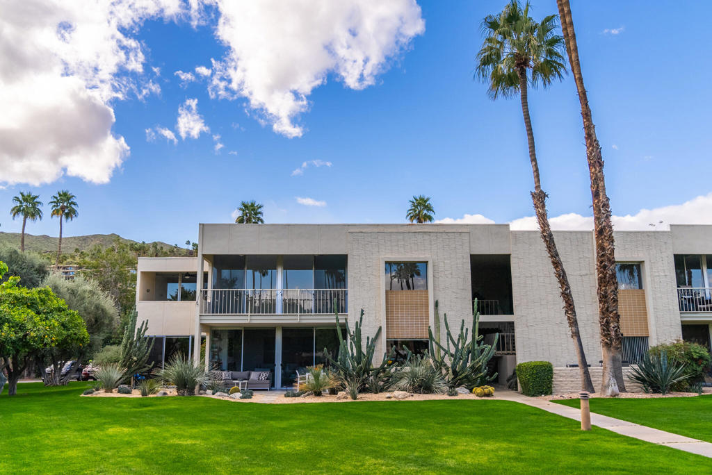 447 Desert Lakes Drive