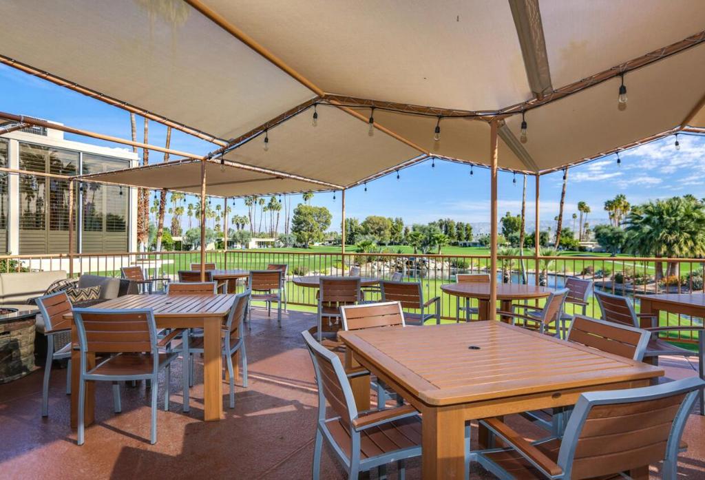 447 Desert Lakes Drive