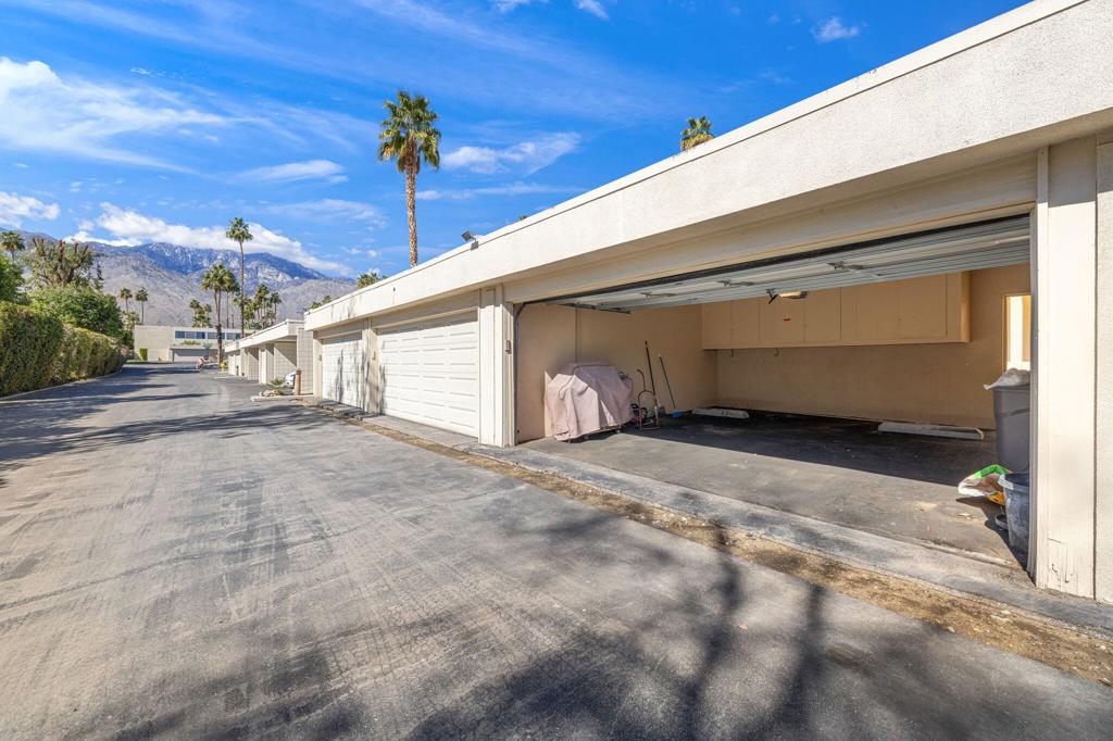 403 Desert Lakes Drive