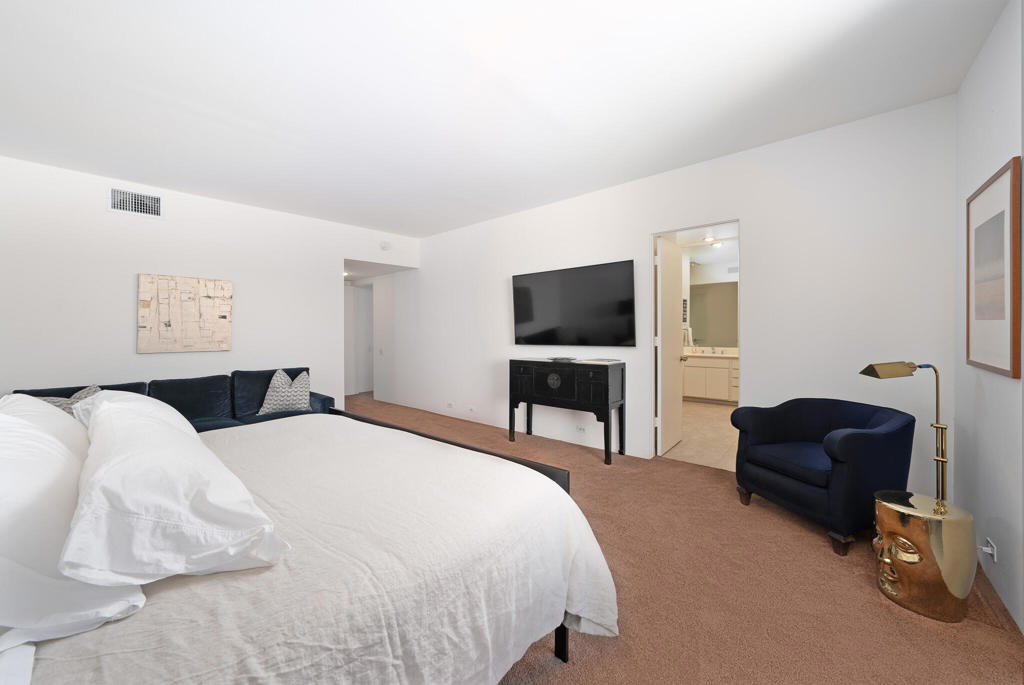 467 Desert Lakes Drive