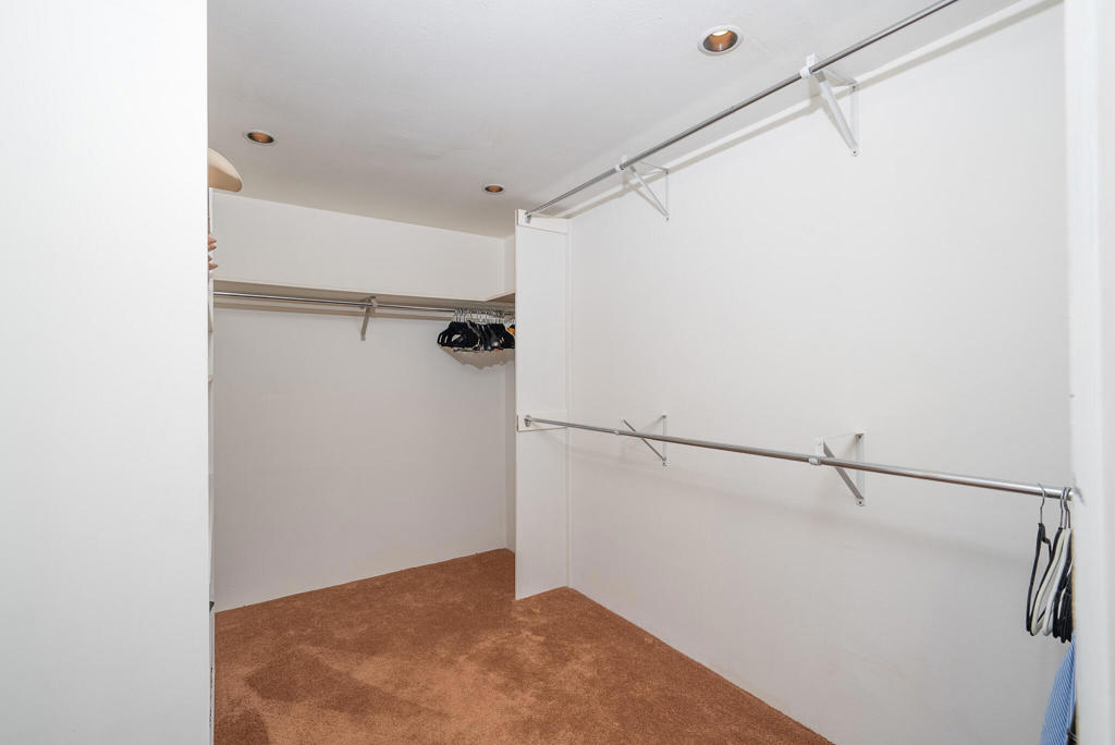 467 Desert Lakes Drive