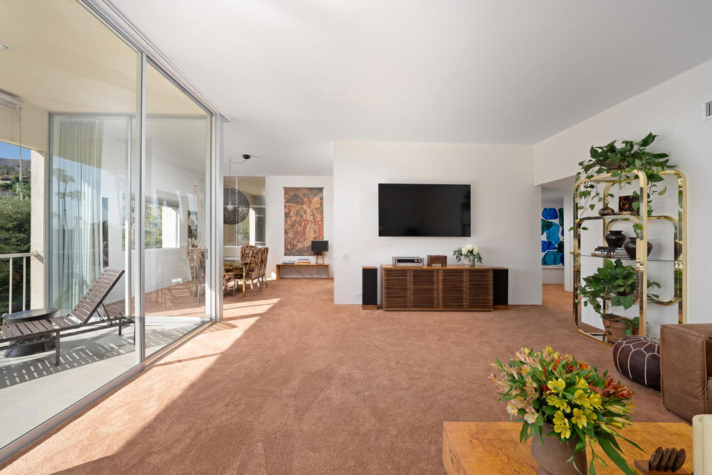 467 Desert Lakes Drive