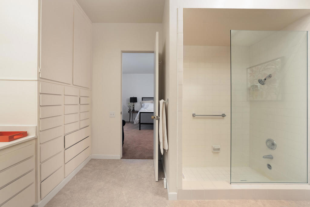 467 Desert Lakes Drive