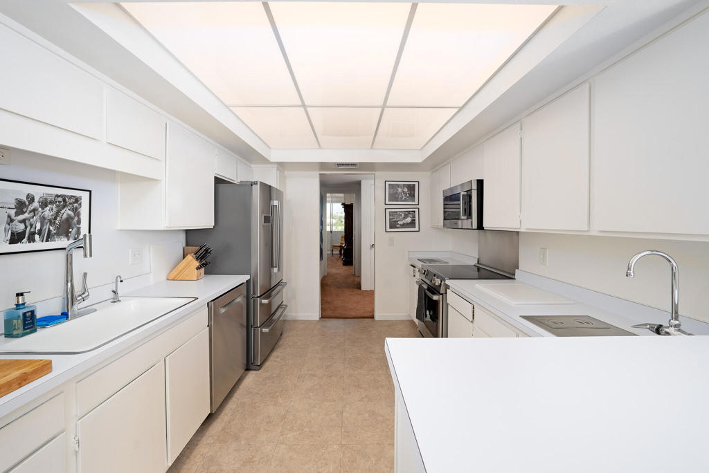 467 Desert Lakes Drive