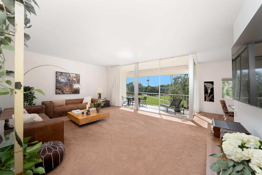 467 Desert Lakes Drive