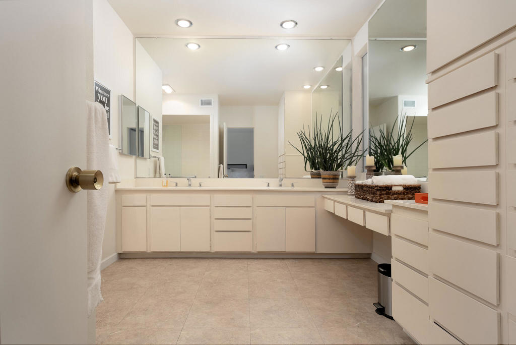 467 Desert Lakes Drive