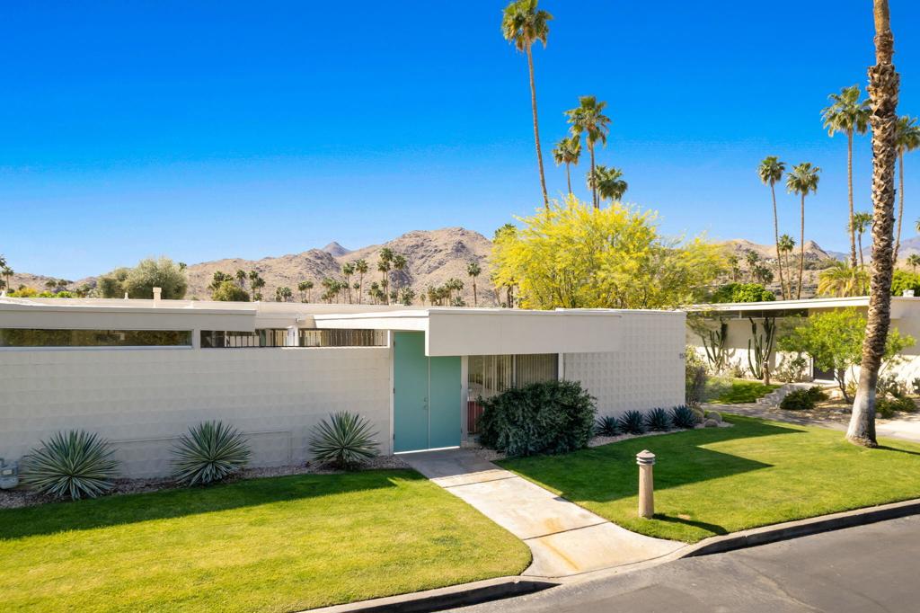 157 Desert Lakes Drive
