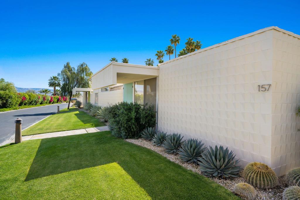 157 Desert Lakes Drive