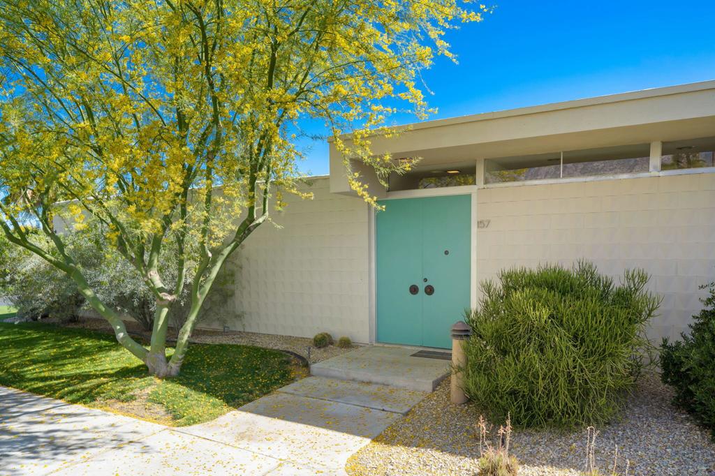 157 Desert Lakes Drive