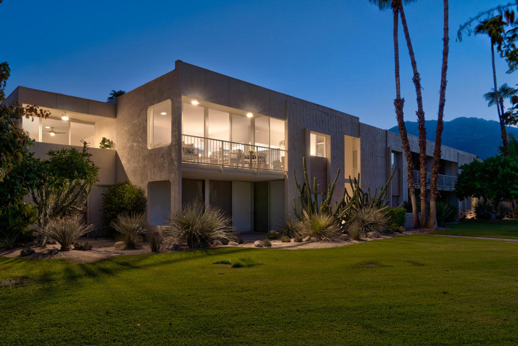 447 Desert Lakes Drive
