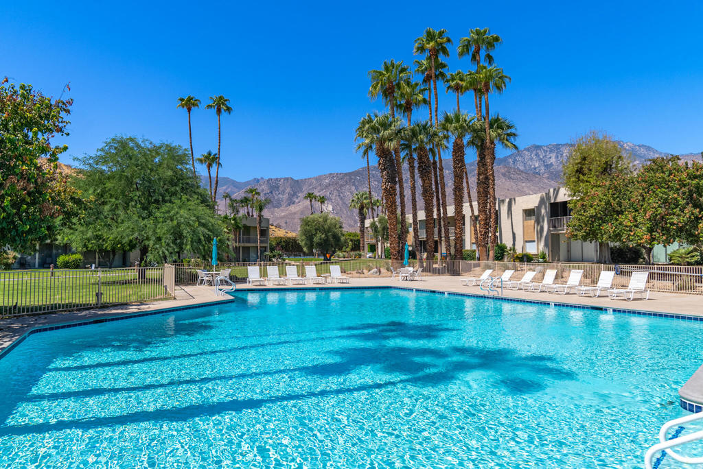 447 Desert Lakes Drive