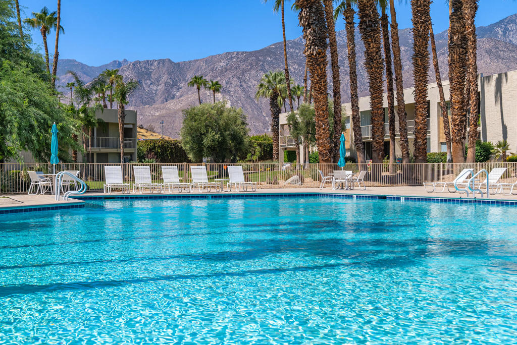 447 Desert Lakes Drive
