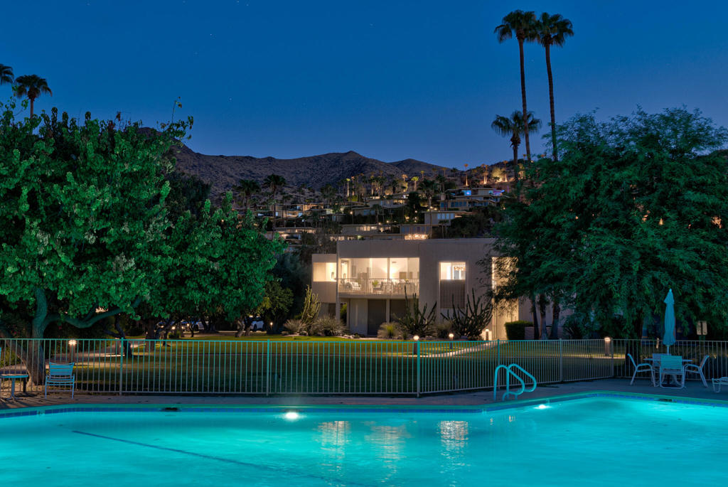 447 Desert Lakes Drive