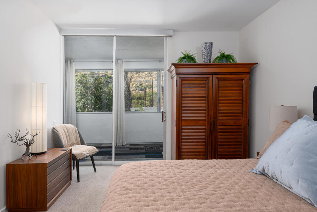 447 Desert Lakes Drive