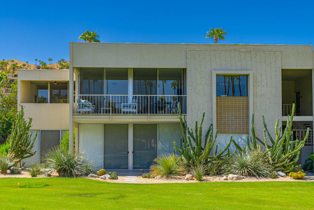 447 Desert Lakes Drive