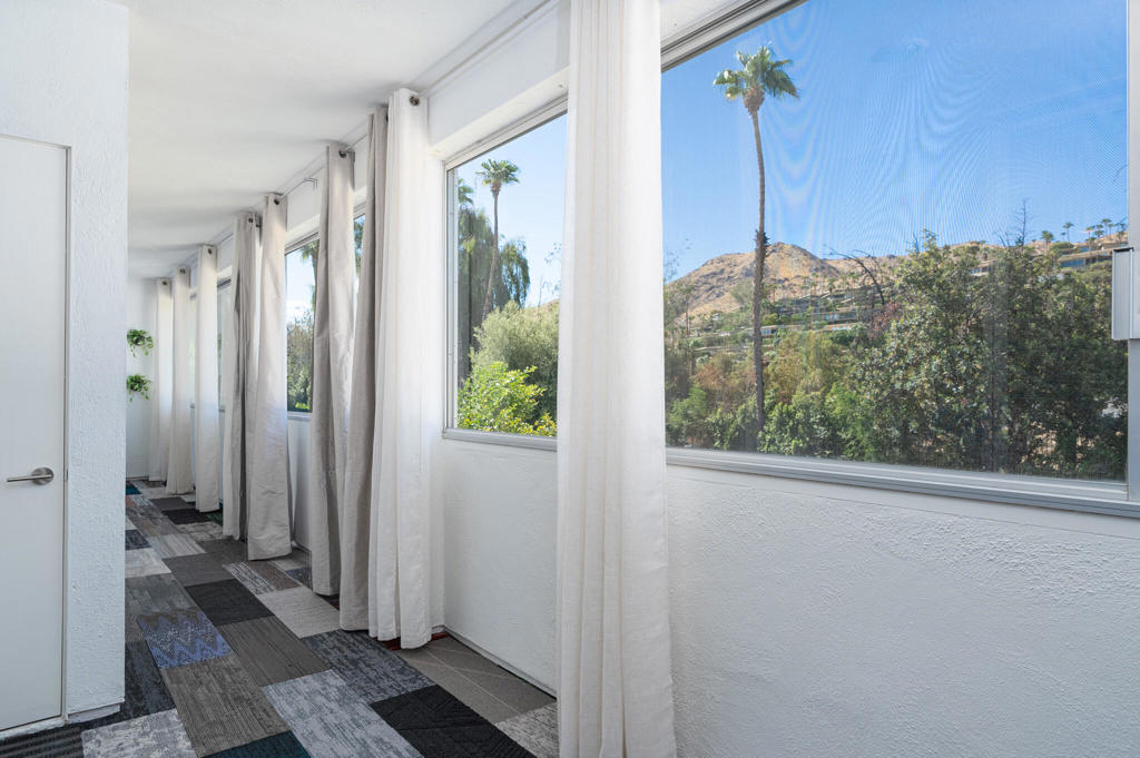 447 Desert Lakes Drive