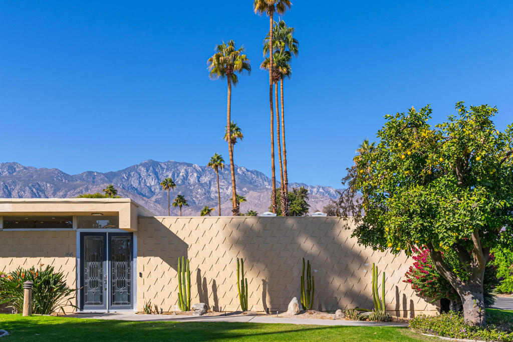 166 Desert Lakes Drive