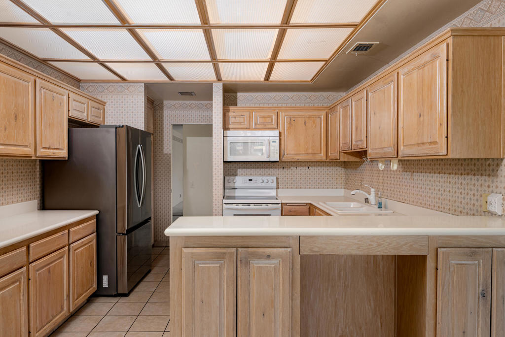 399 Desert Lakes Drive