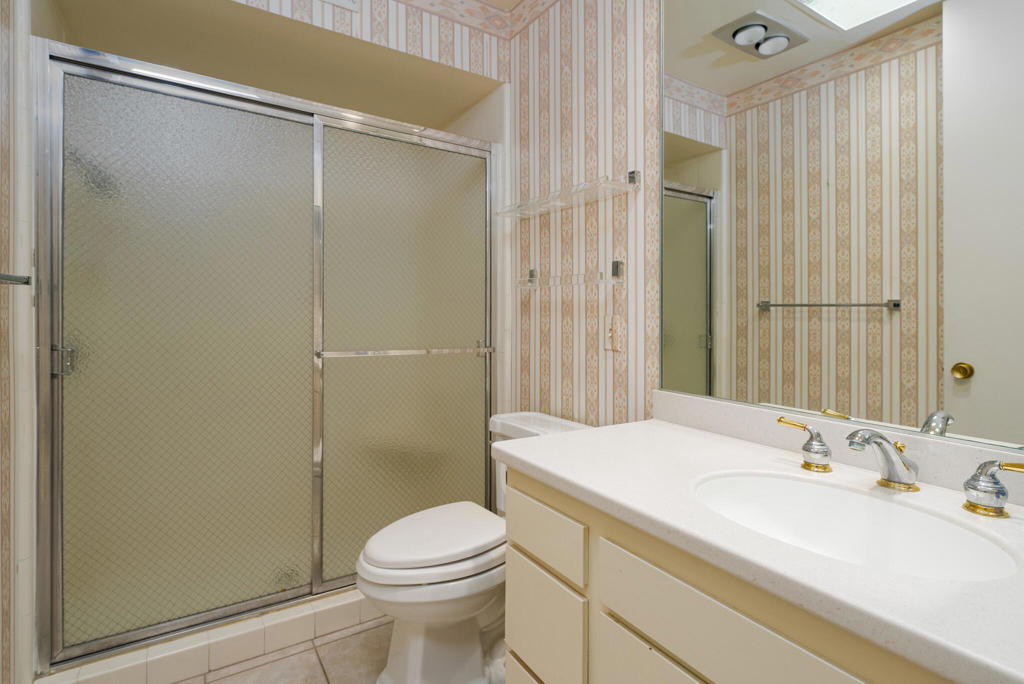 399 Desert Lakes Drive