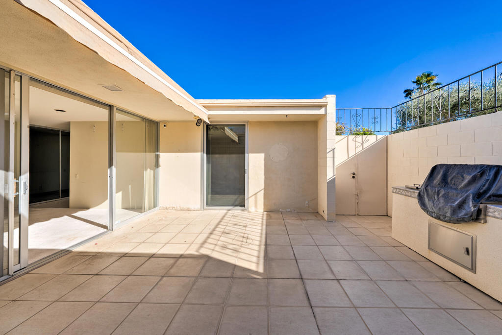 399 Desert Lakes Drive