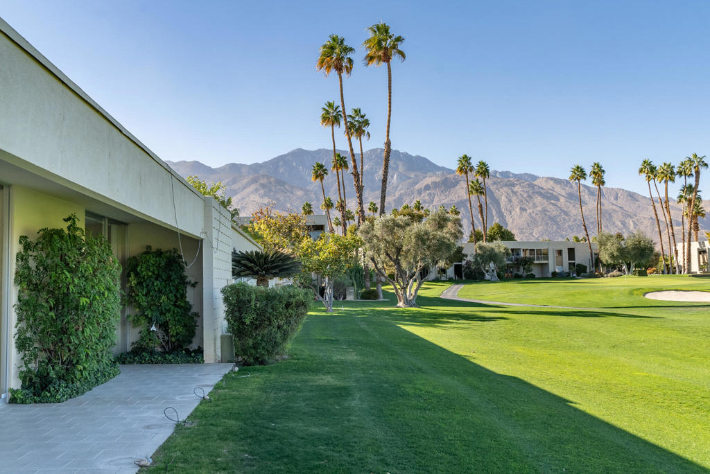 399 Desert Lakes Drive