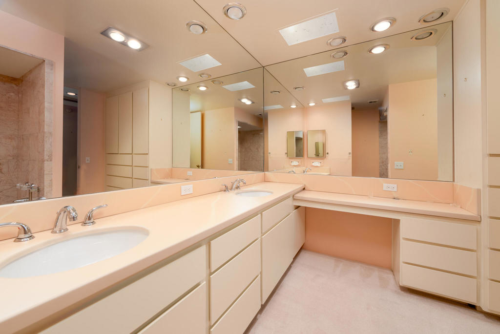 399 Desert Lakes Drive