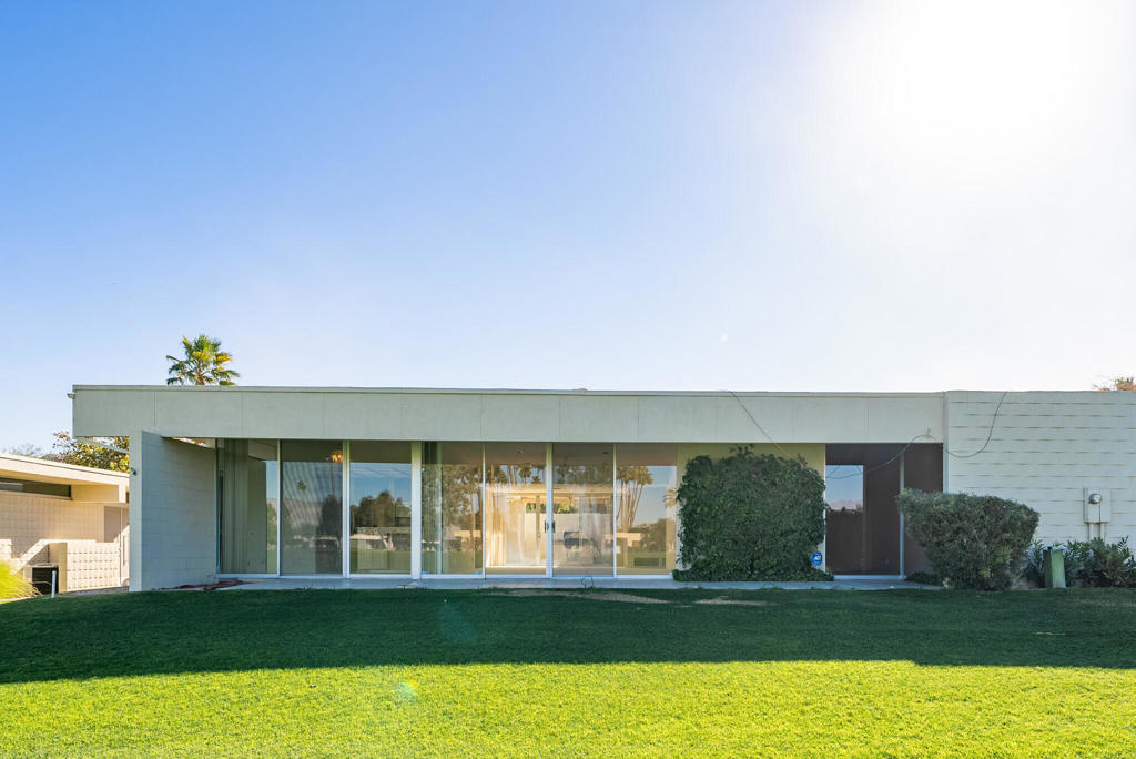 399 Desert Lakes Drive