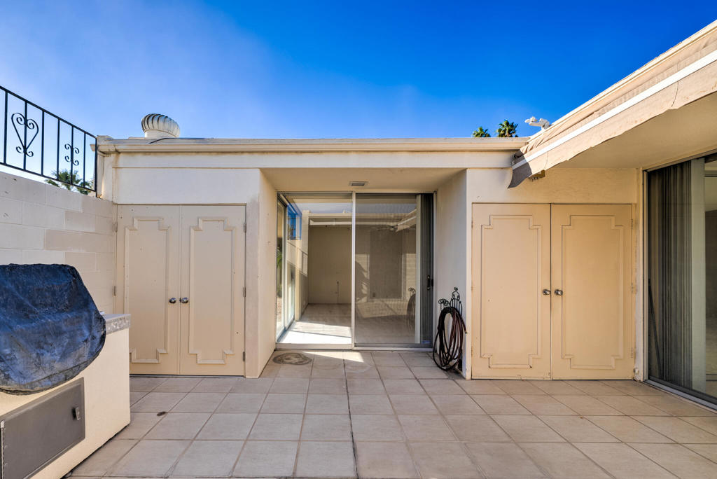 399 Desert Lakes Drive