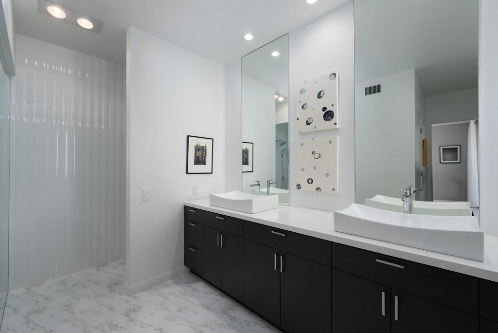 495 Desert Lakes Drive