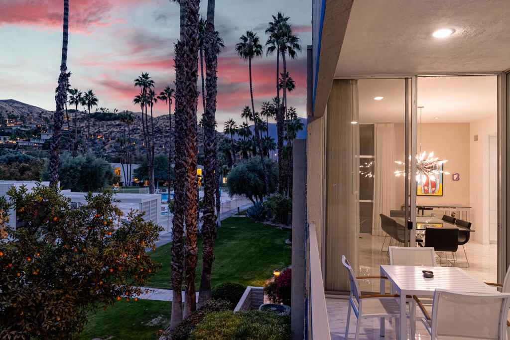 495 Desert Lakes Drive