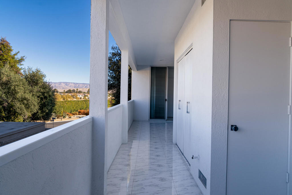 495 Desert Lakes Drive