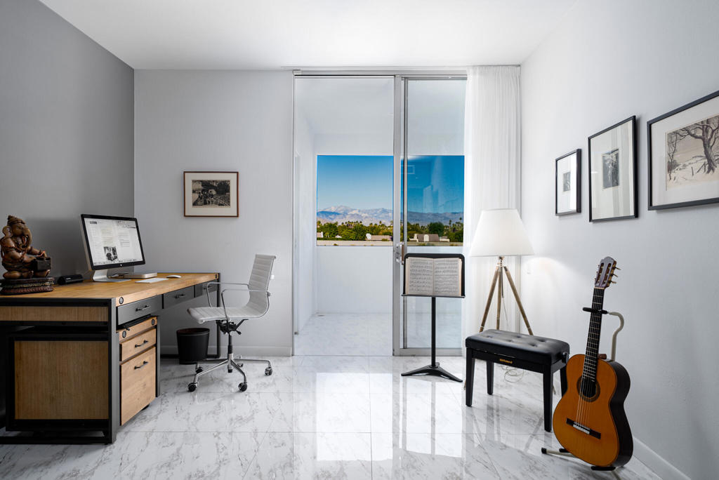 495 Desert Lakes Drive